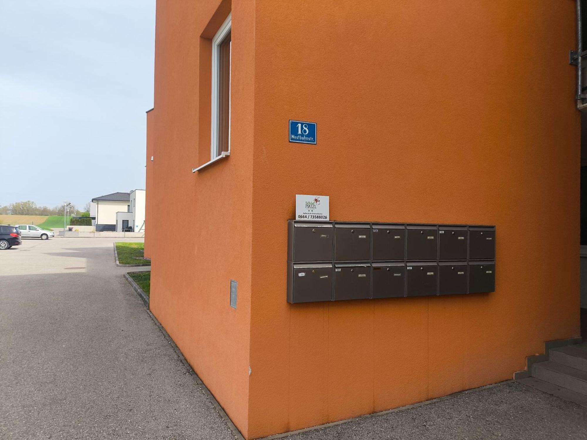 Schlafplatzl Hotel Marchtrenk Buitenkant foto