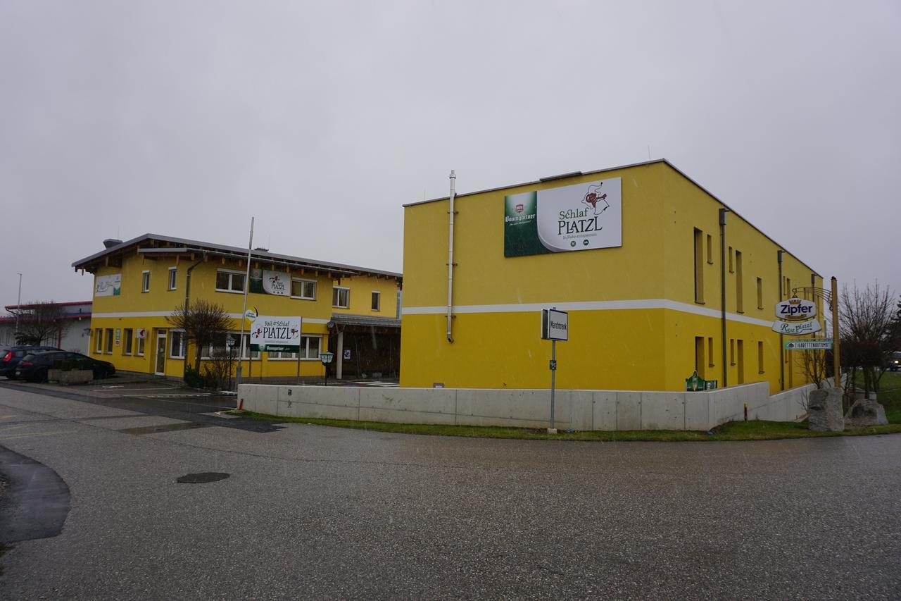Schlafplatzl Hotel Marchtrenk Buitenkant foto