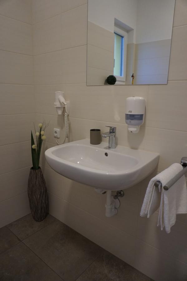 Schlafplatzl Hotel Marchtrenk Buitenkant foto