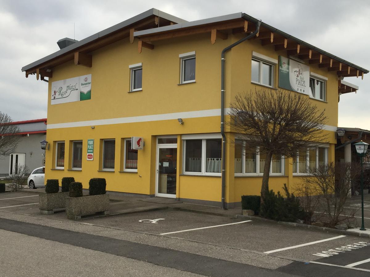Schlafplatzl Hotel Marchtrenk Buitenkant foto